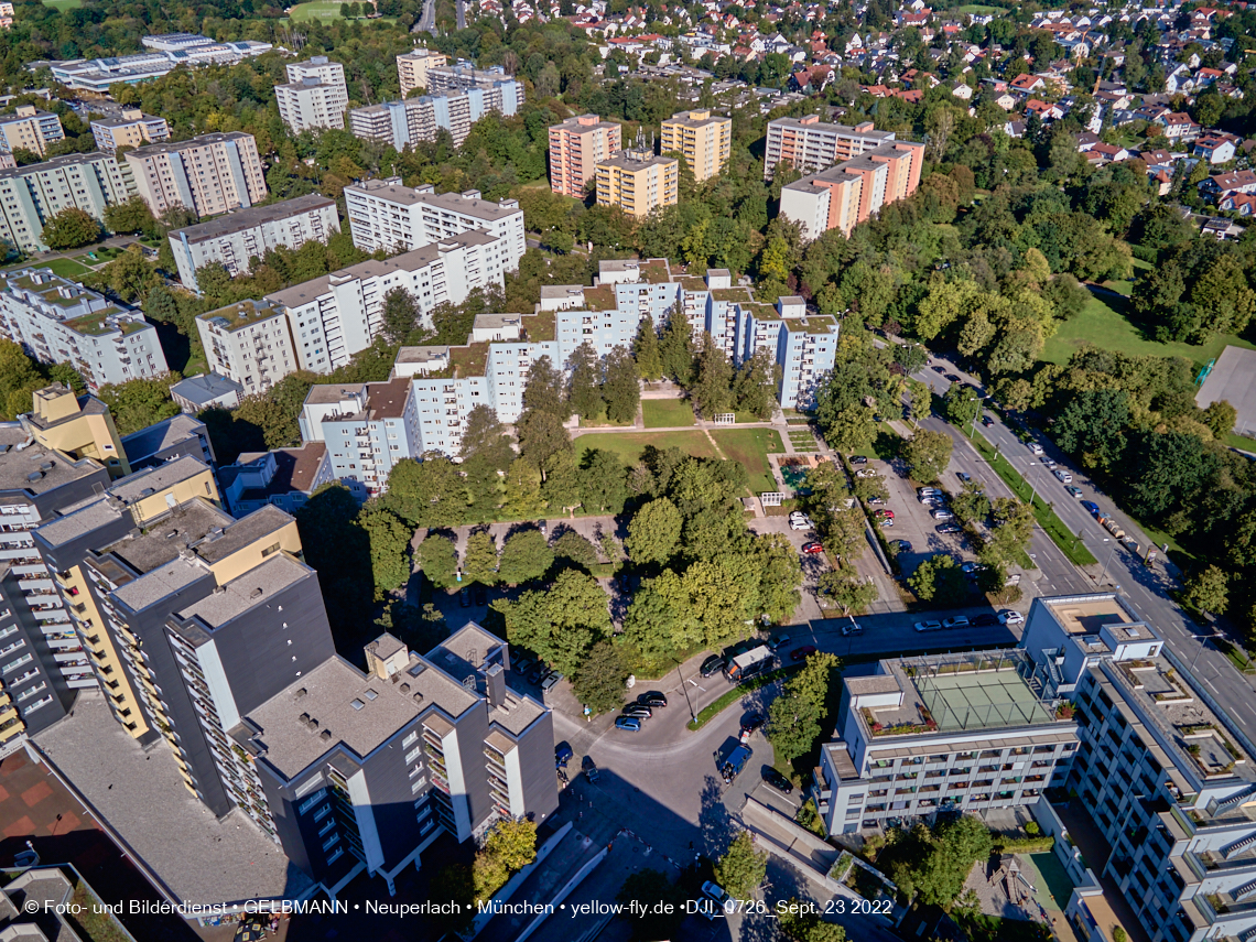23.09.2022 - Karl-Marx-Ring 53-53c und Studentenwohnheim und Marx-Zentrum in Neuperlach